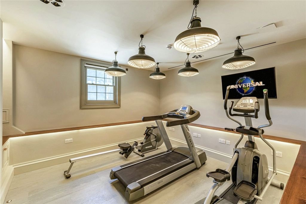 Additional image 15 of 6 bed detached house for saleChurch Gate, High Street, Edlesborough, Buckinghamshire LU6