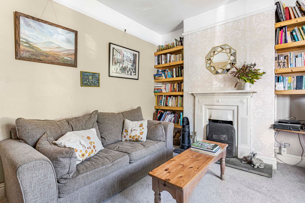 Property photo 3 of 17 Living Room (2)