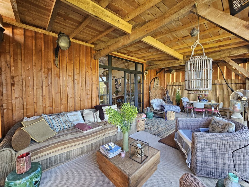 Property photo 2 of 24