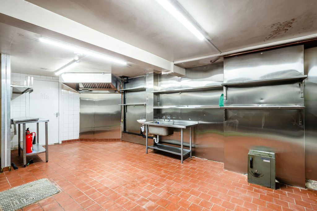 Property photo 3 of 16 Hooper St 11 - Low Res 6.Jpg