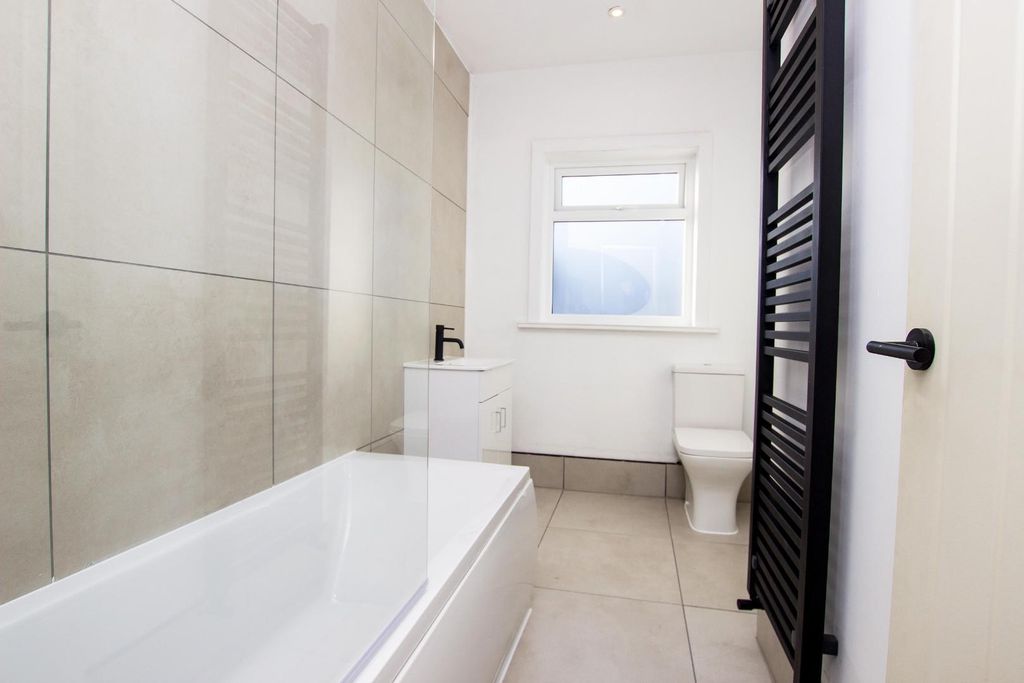 Property photo 3 of 10 Springfield Street (11).Jpg