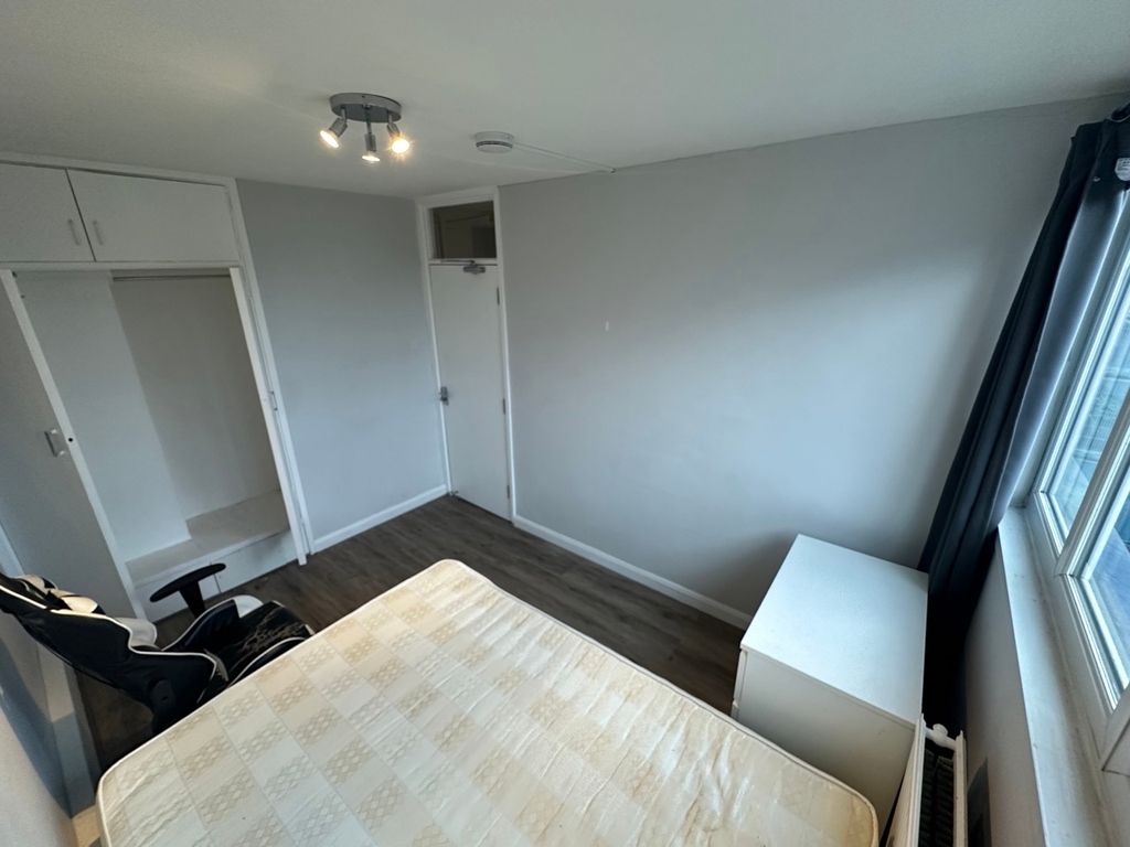 Property photo 3 of 12 Room A