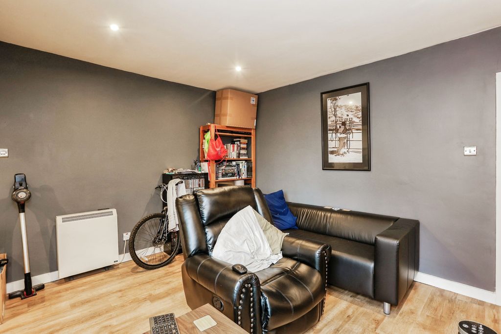 Property photo 3 of 17 Photography