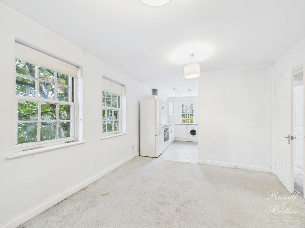 Property photo 3 of 8 Cam01995G0-Pr0371-Still004