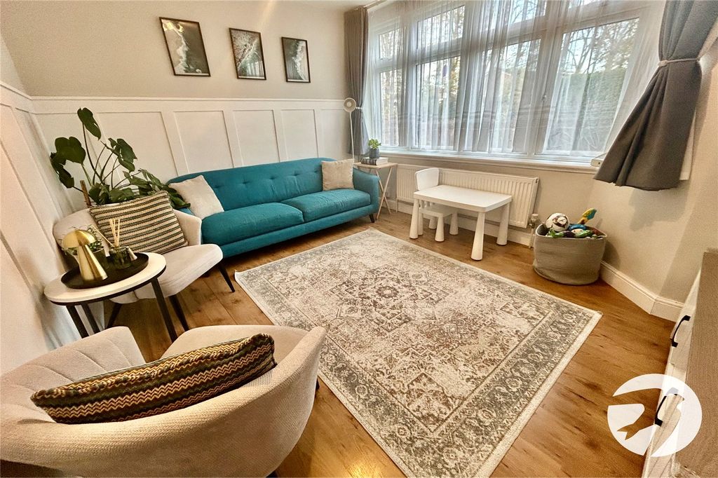 Property photo 2 of 10 Lounge