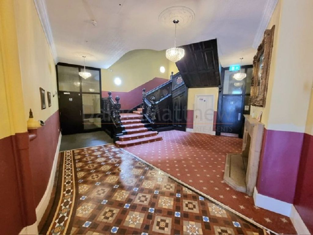 Property photo 2 of 10 Communal Entrance