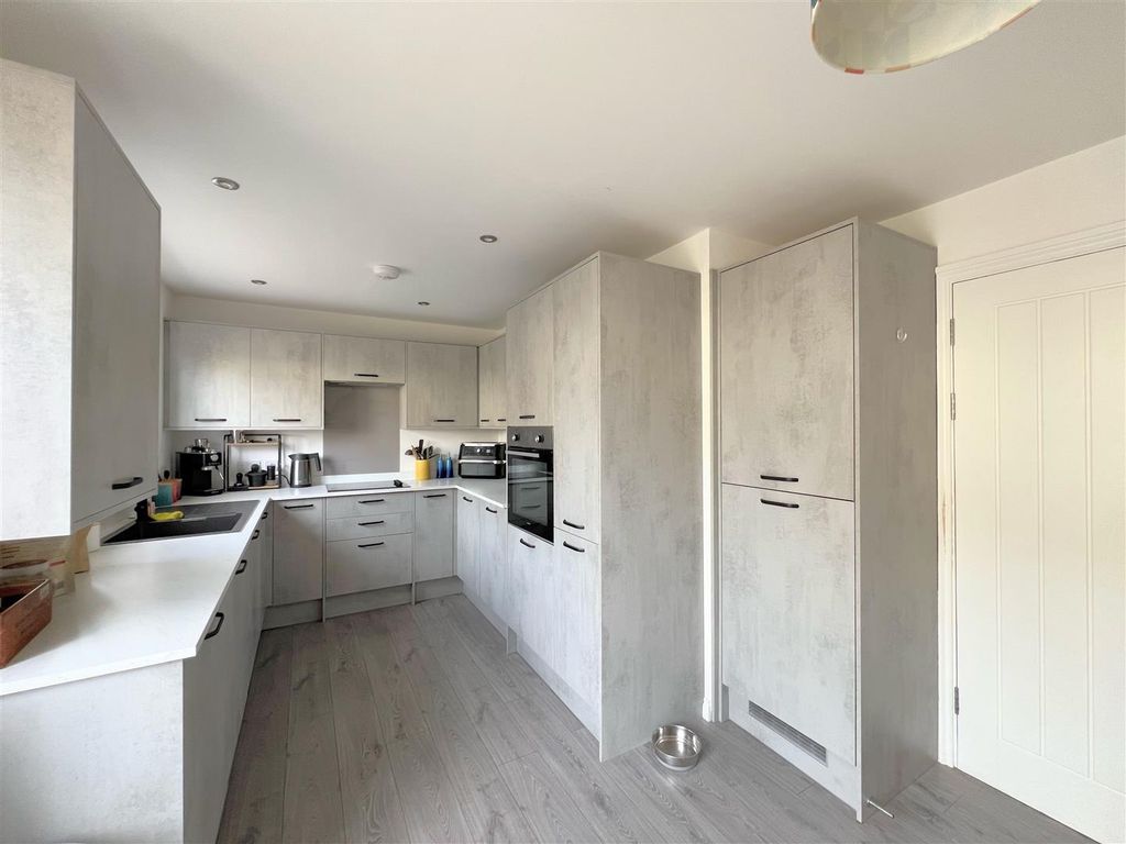 Property photo 2 of 15 Kitchen/Diner