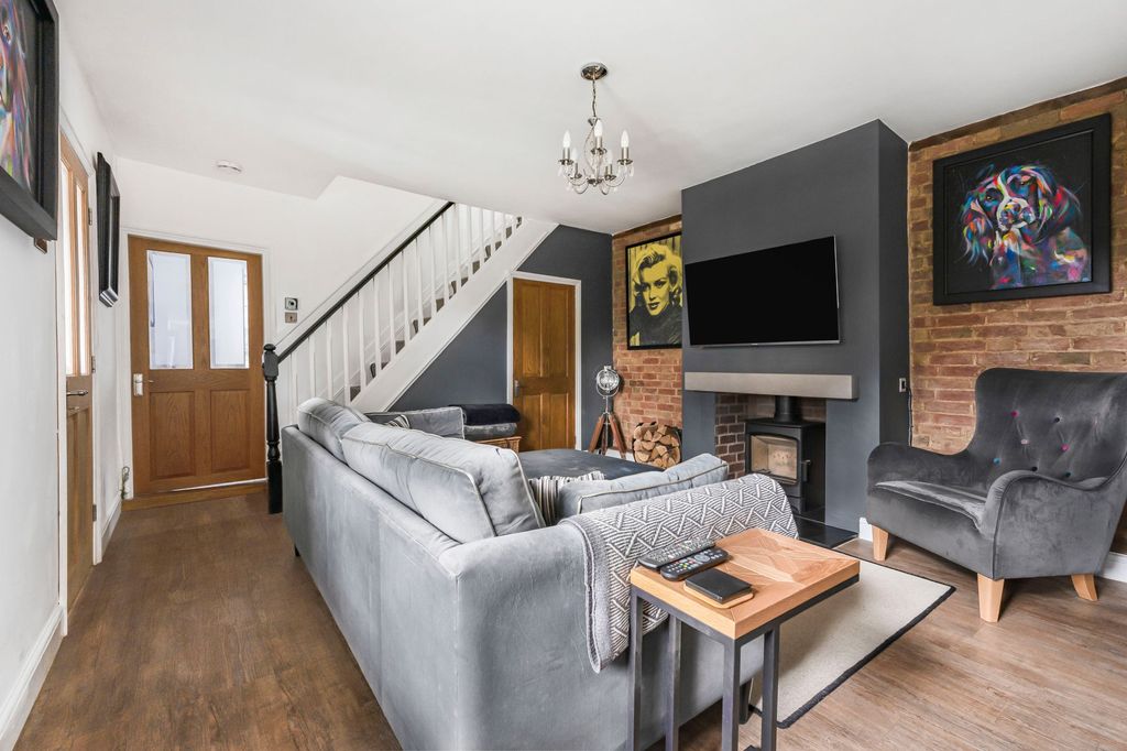 Property photo 2 of 32