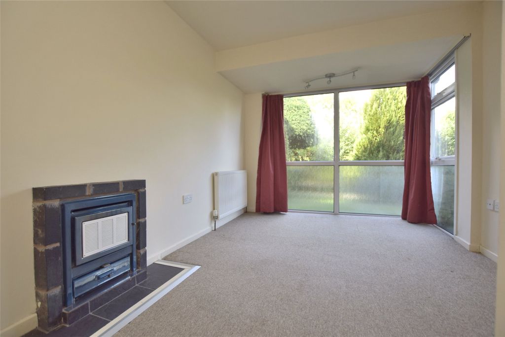 Property photo 3 of 17 Living Room