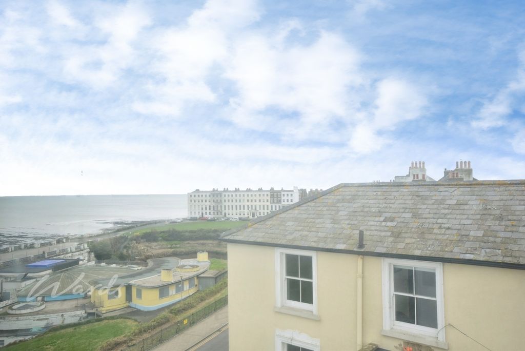 Property photo 2 of 8 FM Sideview Use