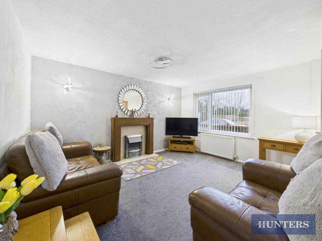 Property photo 3 of 16 Lounge