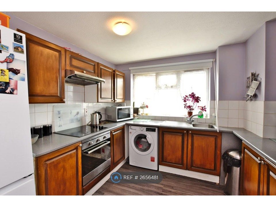 Property photo 2 of 8 Kitchen