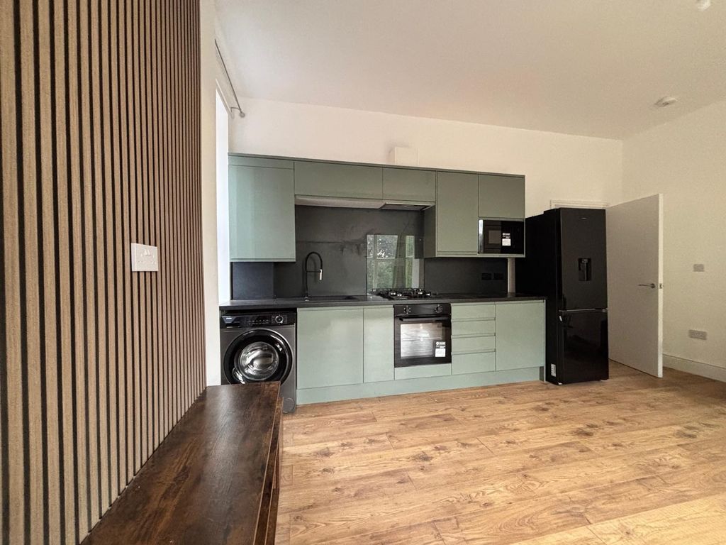 Property photo 2 of 7 Kitchen