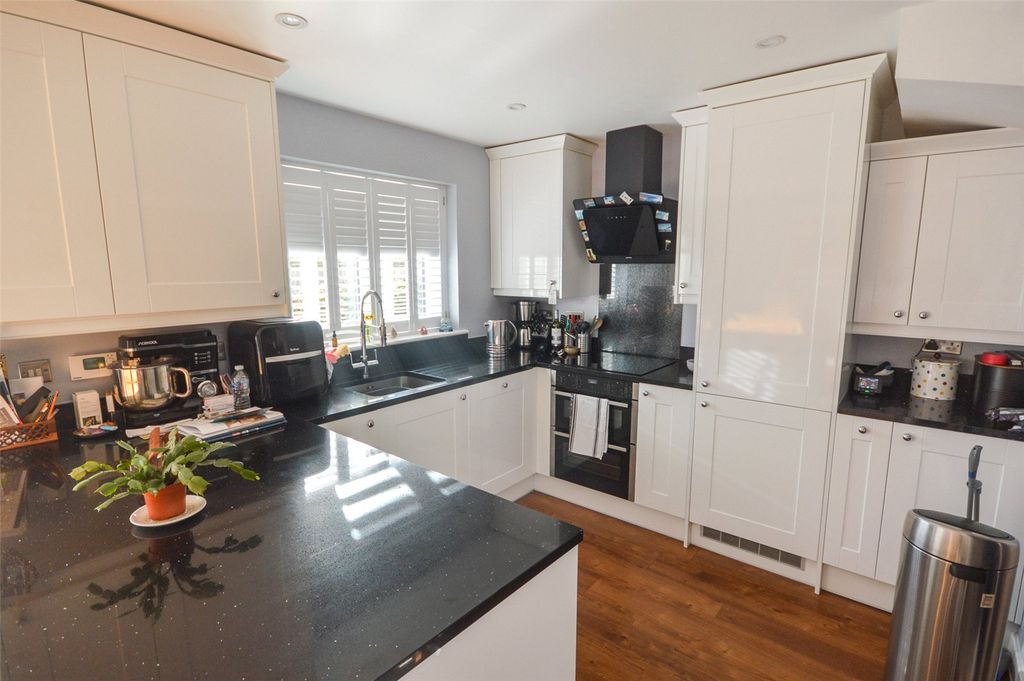 Property photo 3 of 11 Picture No. 12