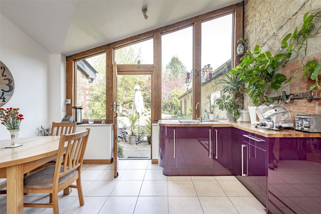 Property photo 2 of 27 Picture No. 64