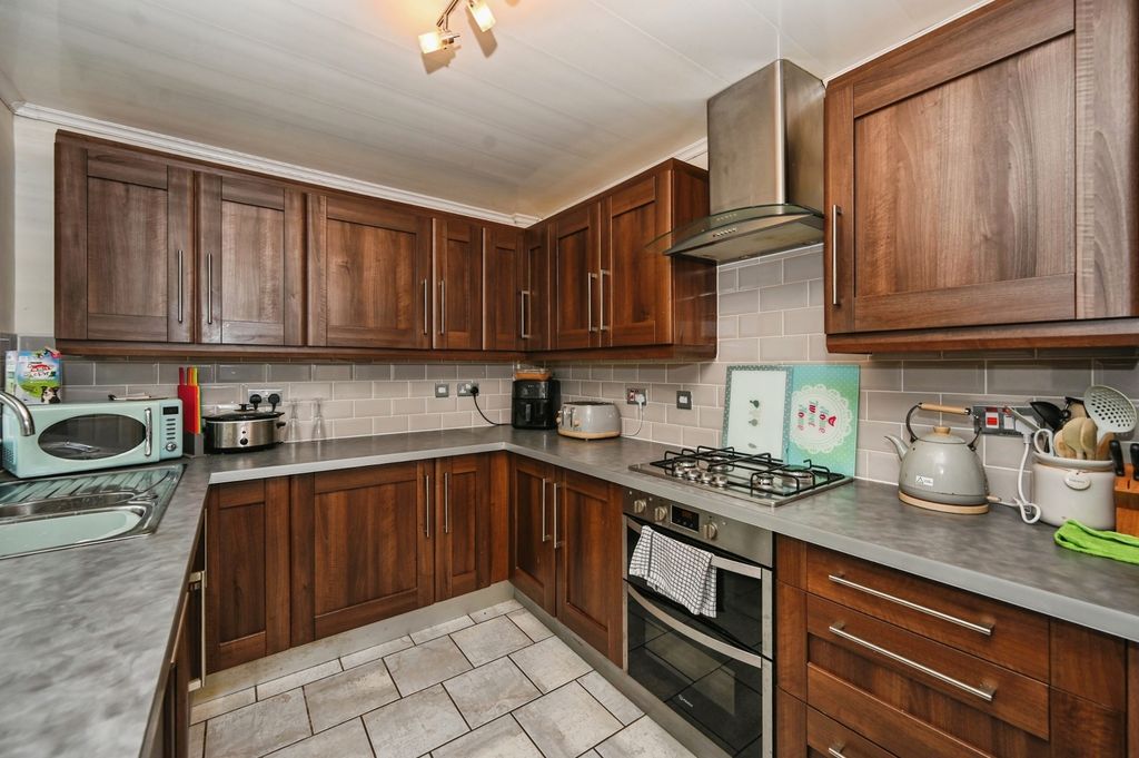 Property photo 3 of 26 Pbox-Img.Jpg