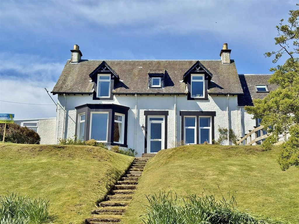 Property photo 1 of 68 Dippin House Gardens