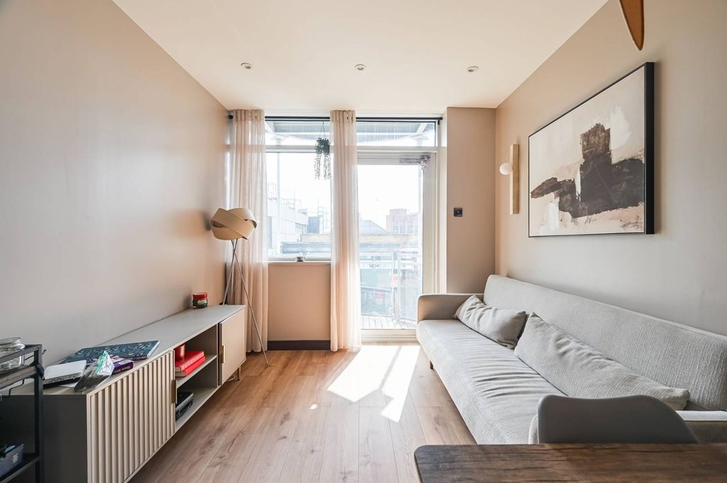 Property photo 2 of 14