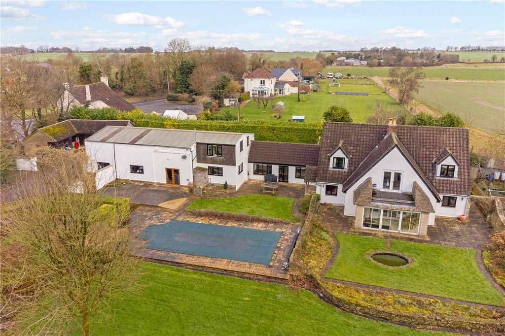 Property photo 1 of 32 House And Barn