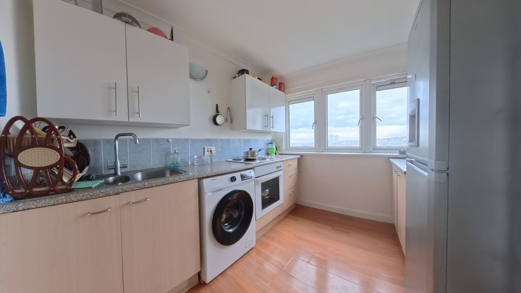 Property photo 3 of 6