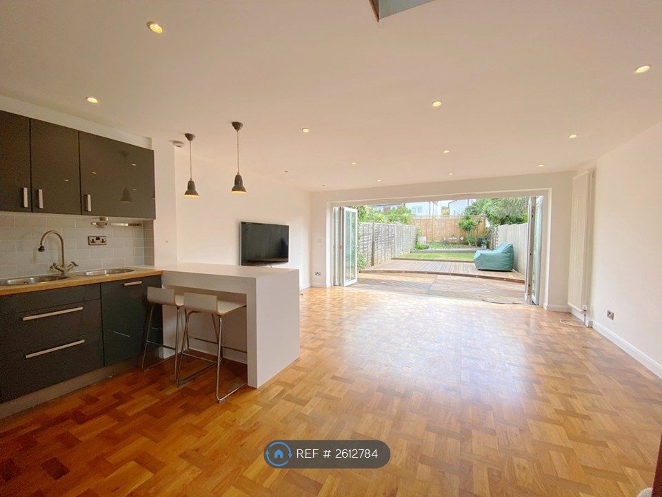 Property photo 1 of 13 Kitchen / Living