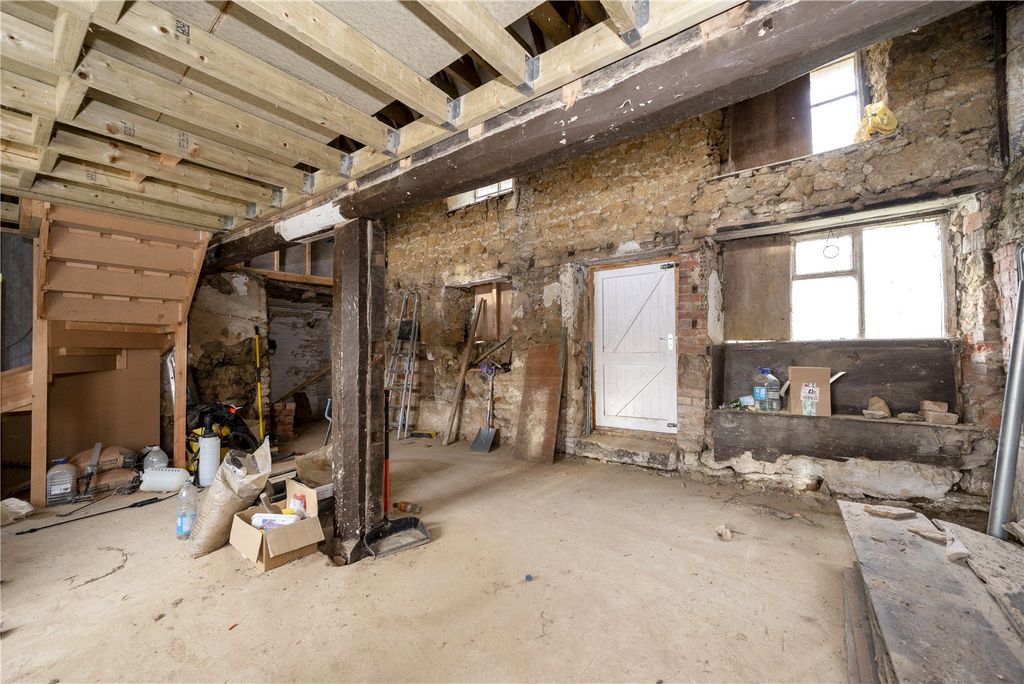 Property photo 3 of 9 Ground Floor