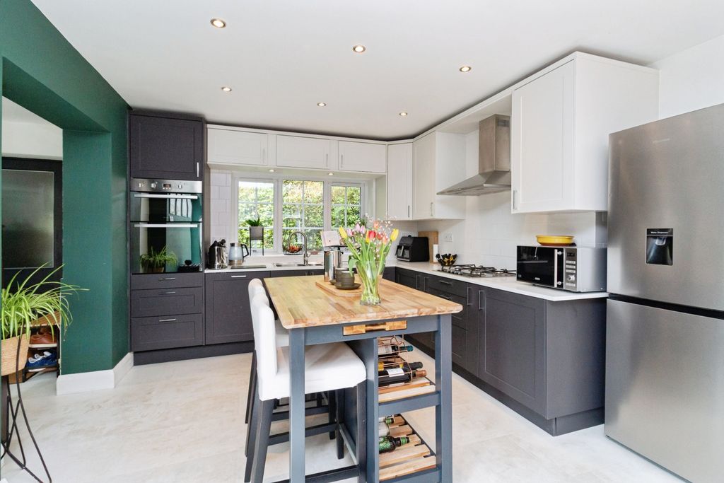 Property photo 2 of 31 Oultonroad33