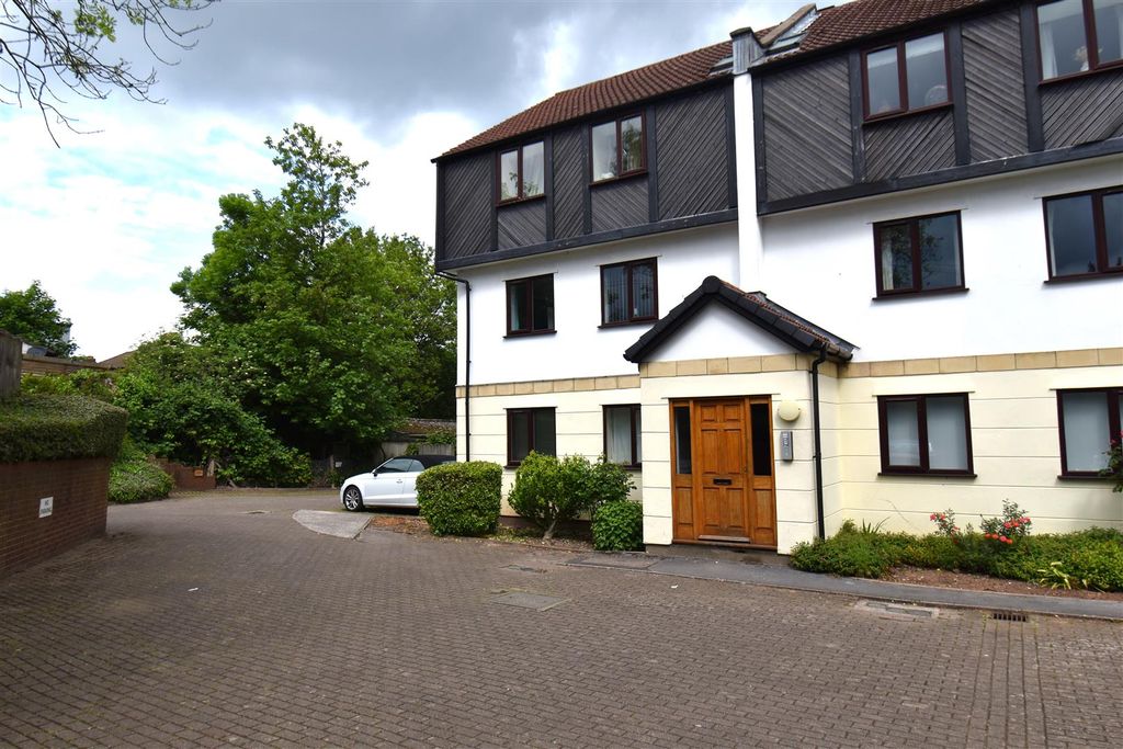 Property photo 2 of 11