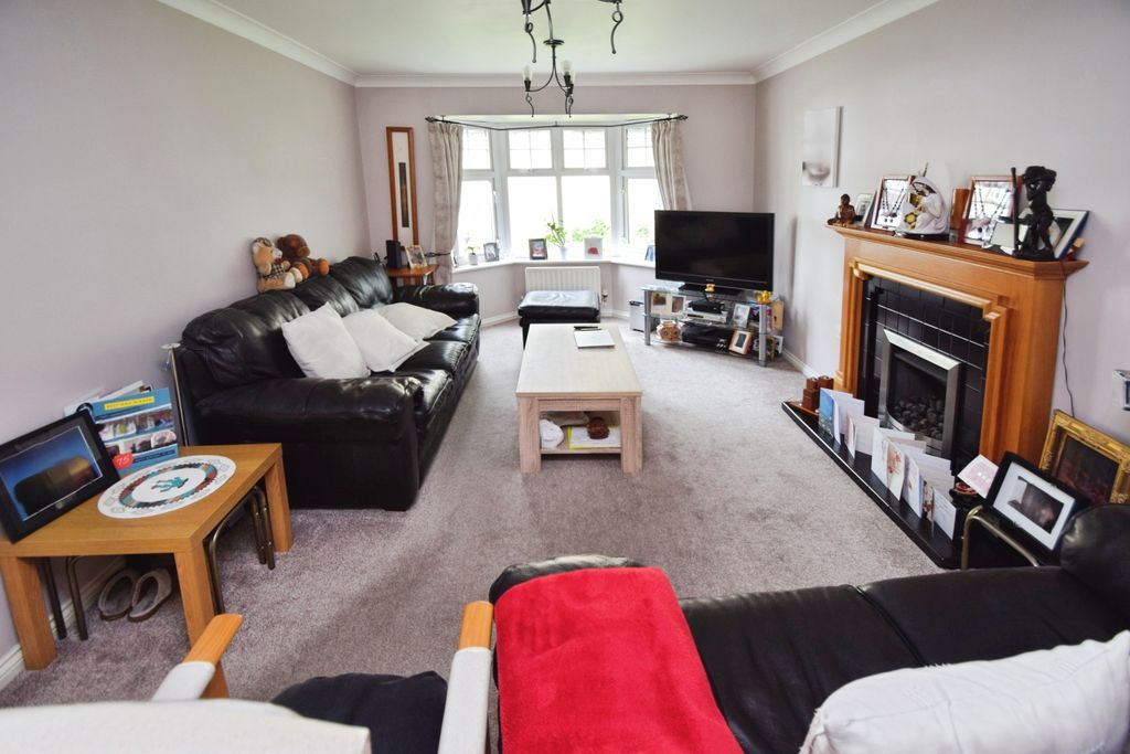 Property photo 2 of 20 8Eebfc23-Lounge 201