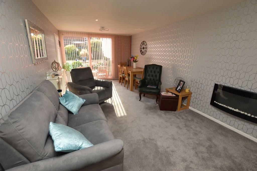 Property photo 2 of 18 Living Room