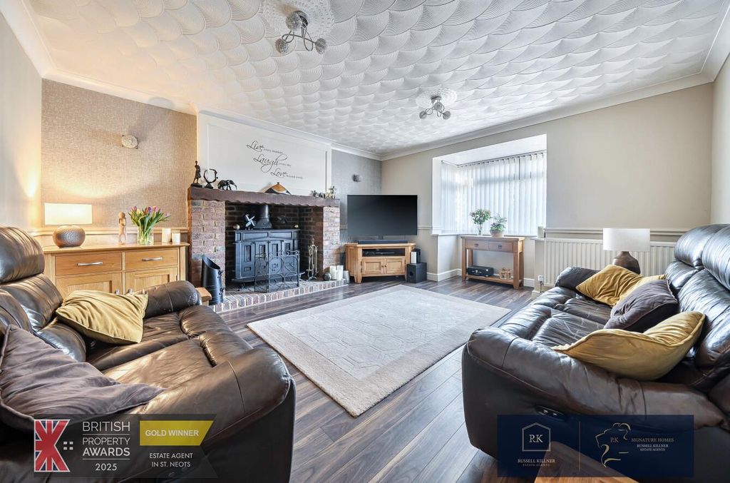 Property photo 3 of 26 Lounge.