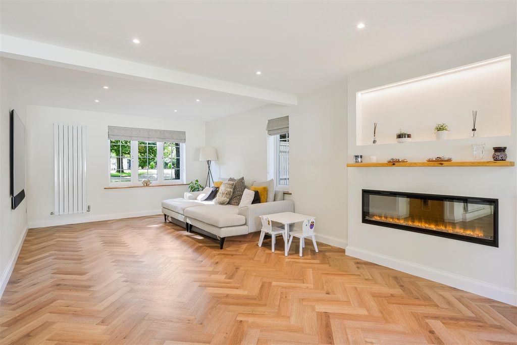 Property photo 2 of 16 Barn Close (22)-Edit.Jpg