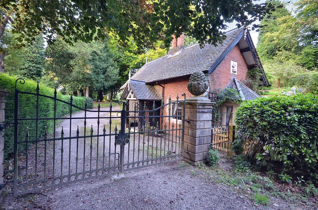 Property photo 1 of 11