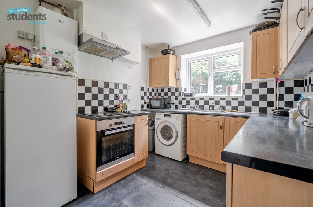 Property photo 1 of 10 Kitchen