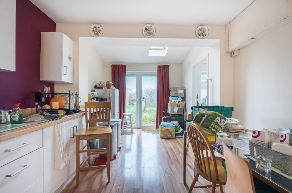 Property photo 3 of 12 1385750-3-692d7Bb...