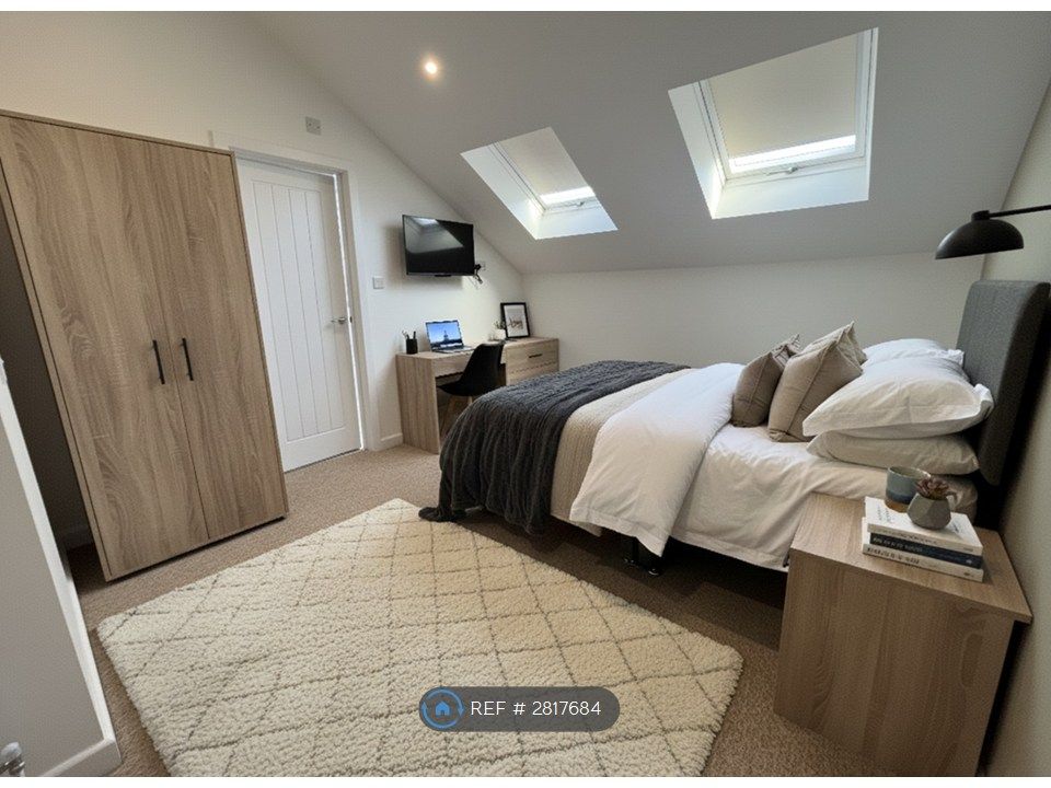 Property photo 1 of 11 Room 8