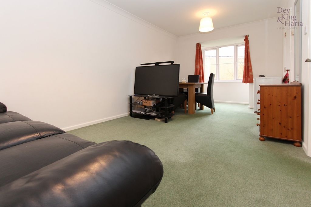 Property photo 3 of 9 Photo 05