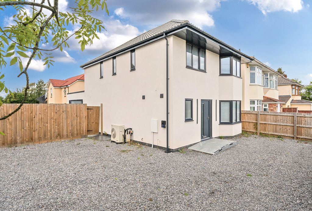 Property photo 3 of 22 1349487-12-68c01E...