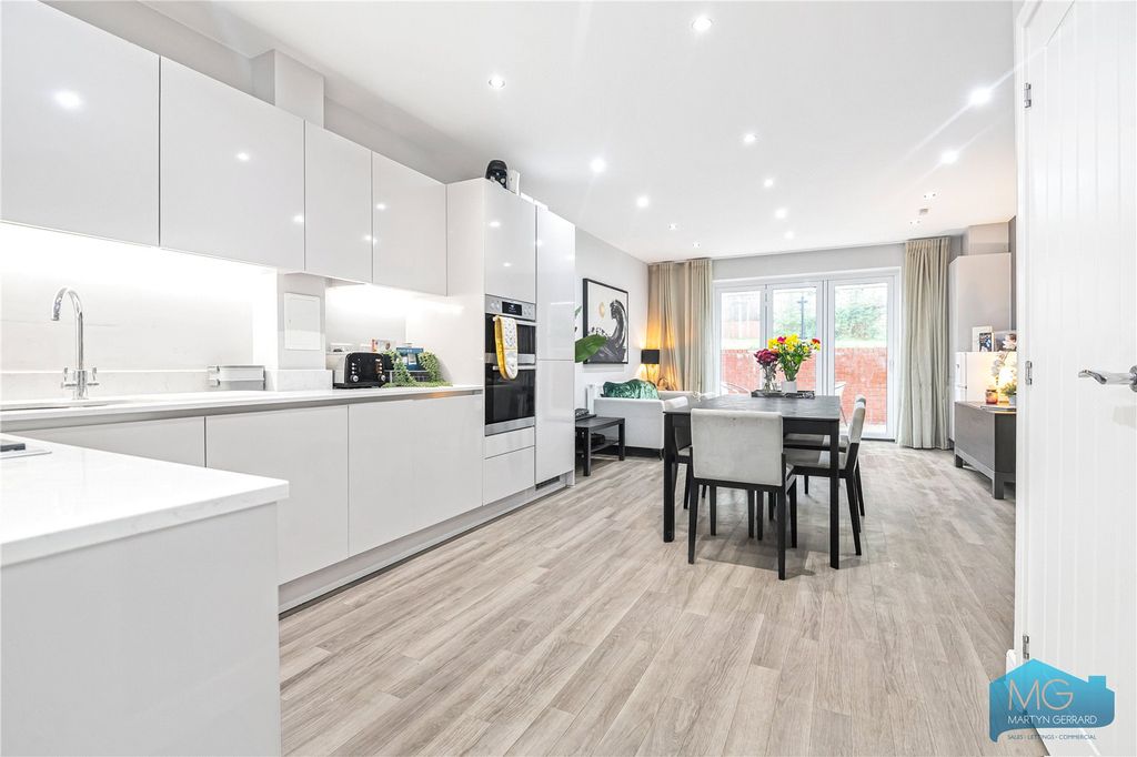 Property photo 3 of 21 Picture No. 10