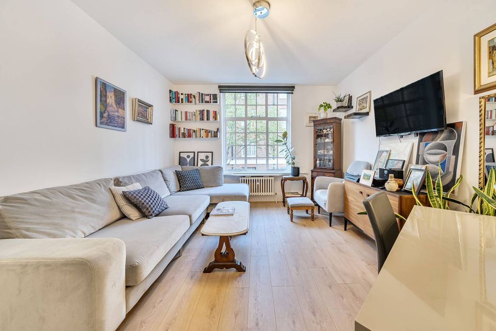 Property photo 2 of 21