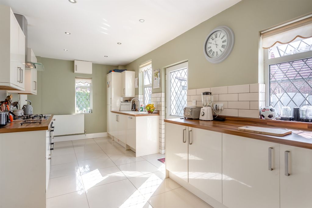 Property photo 2 of 22