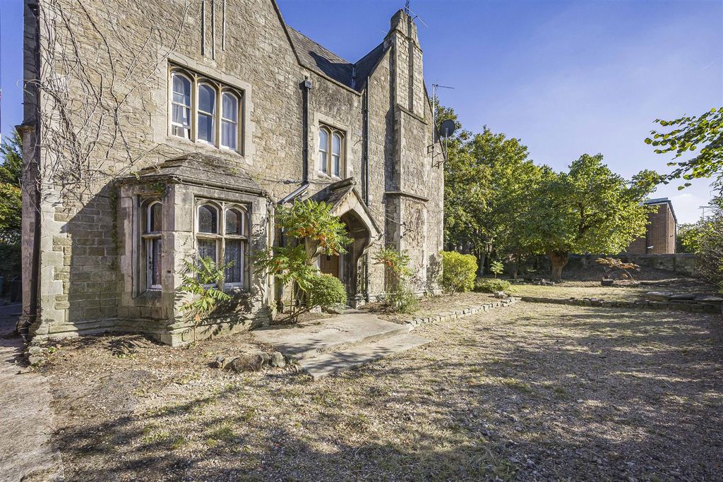 Property photo 2 of 22