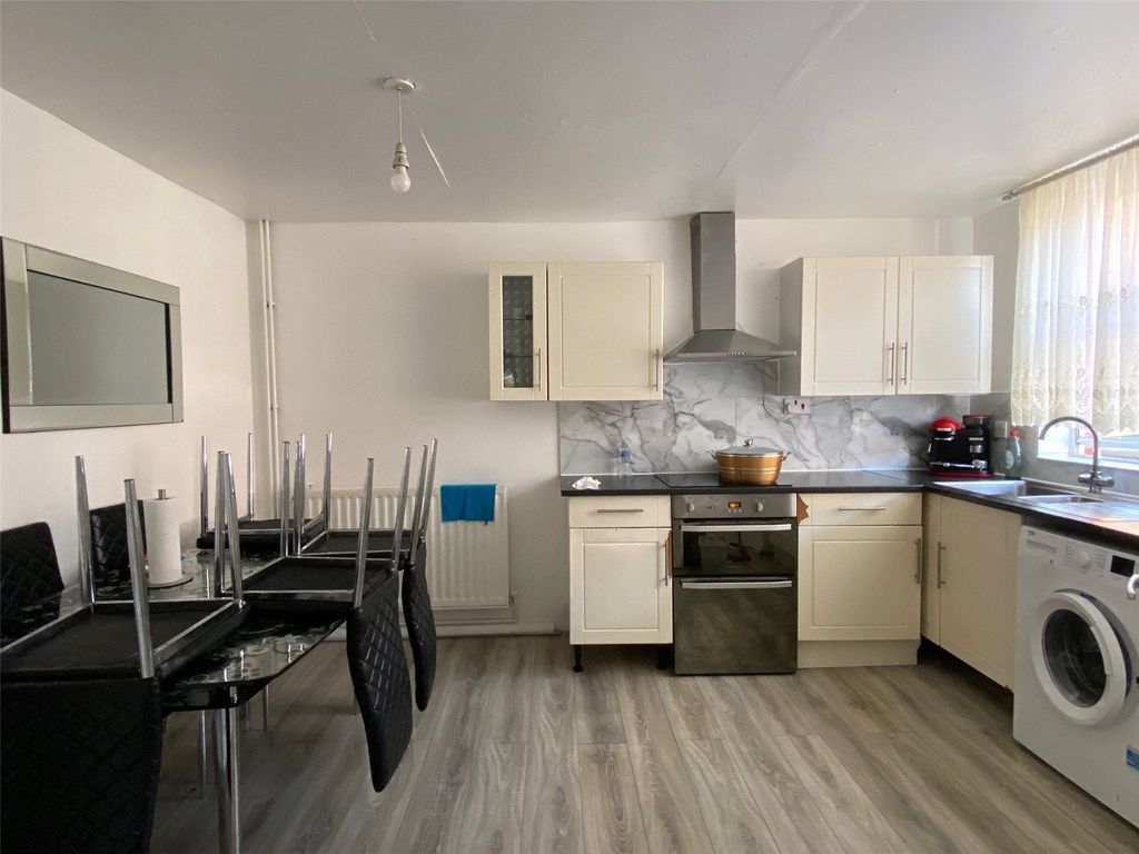 Property photo 2 of 15 Picture No. 14