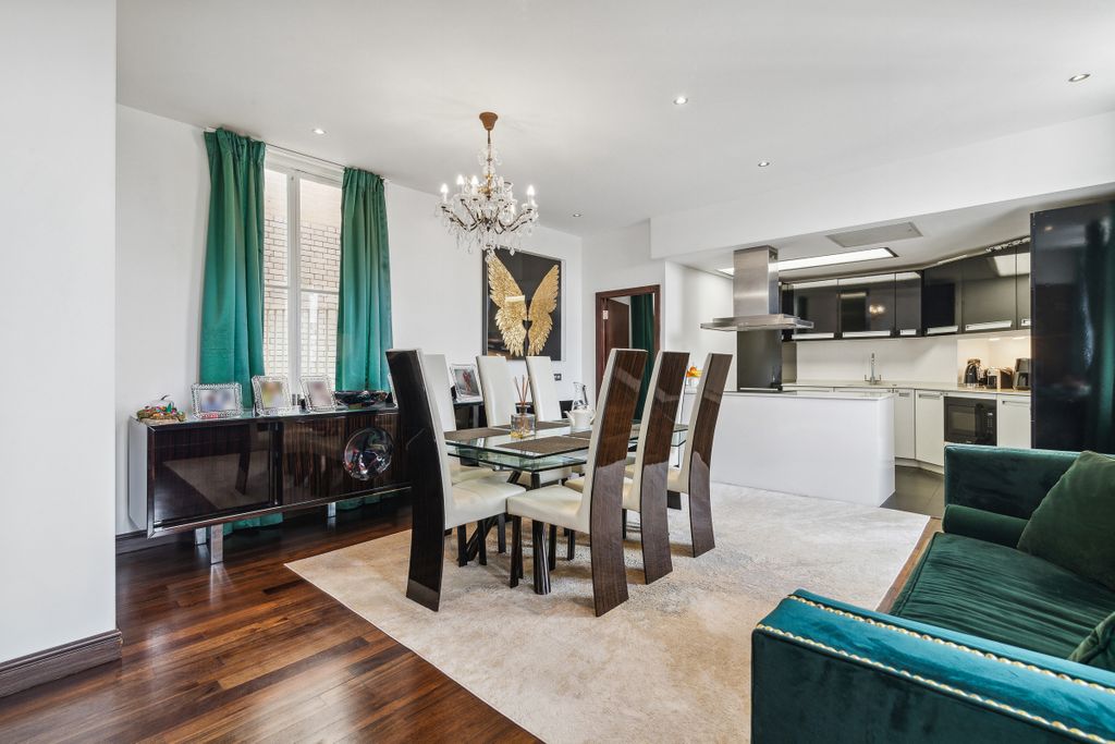 Property photo 2 of 11