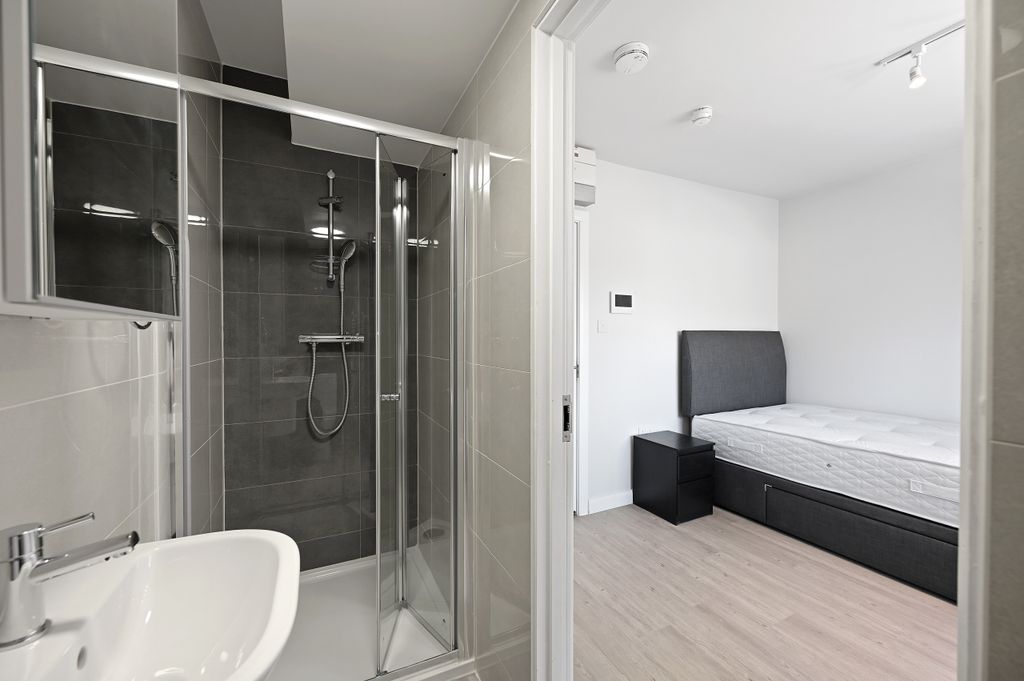 Property photo 2 of 13 Cs - 144 Hagden Lane - Studio17 Ensuite3 (1).Jpg