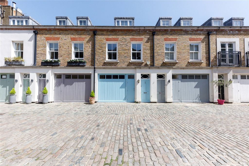 Property photo 1 of 14 Charming Cobbled Mews