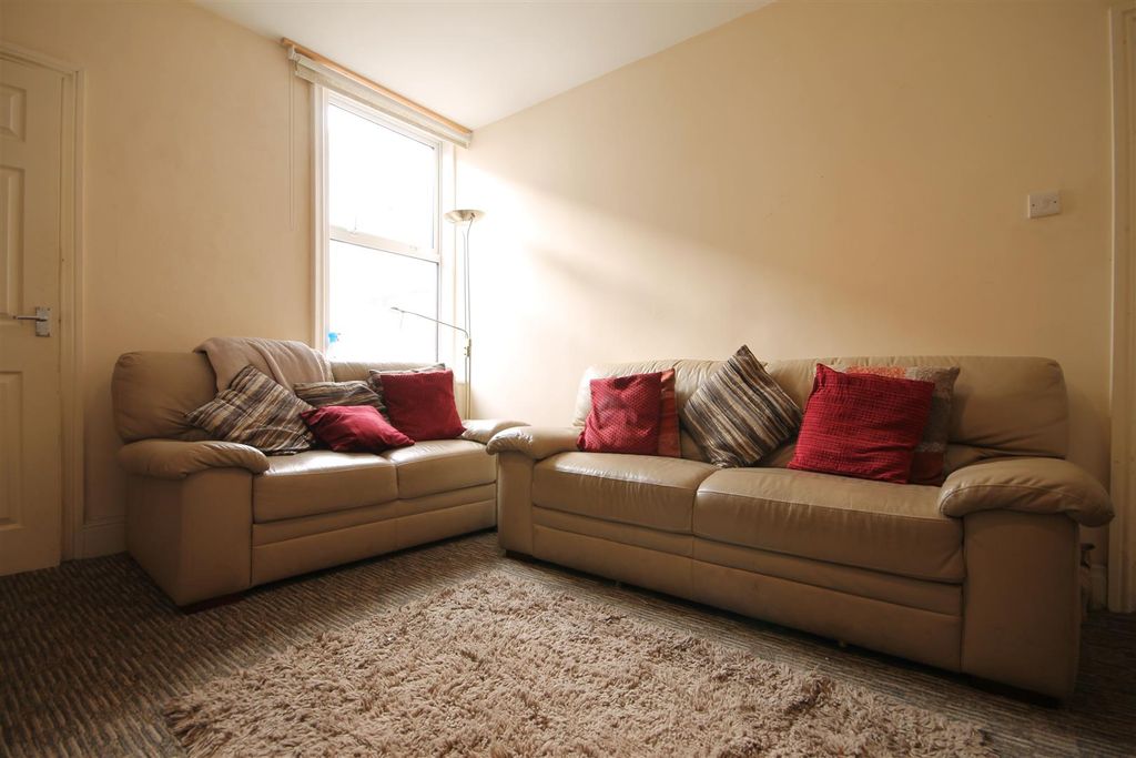 Property photo 3 of 8 2.Jpg