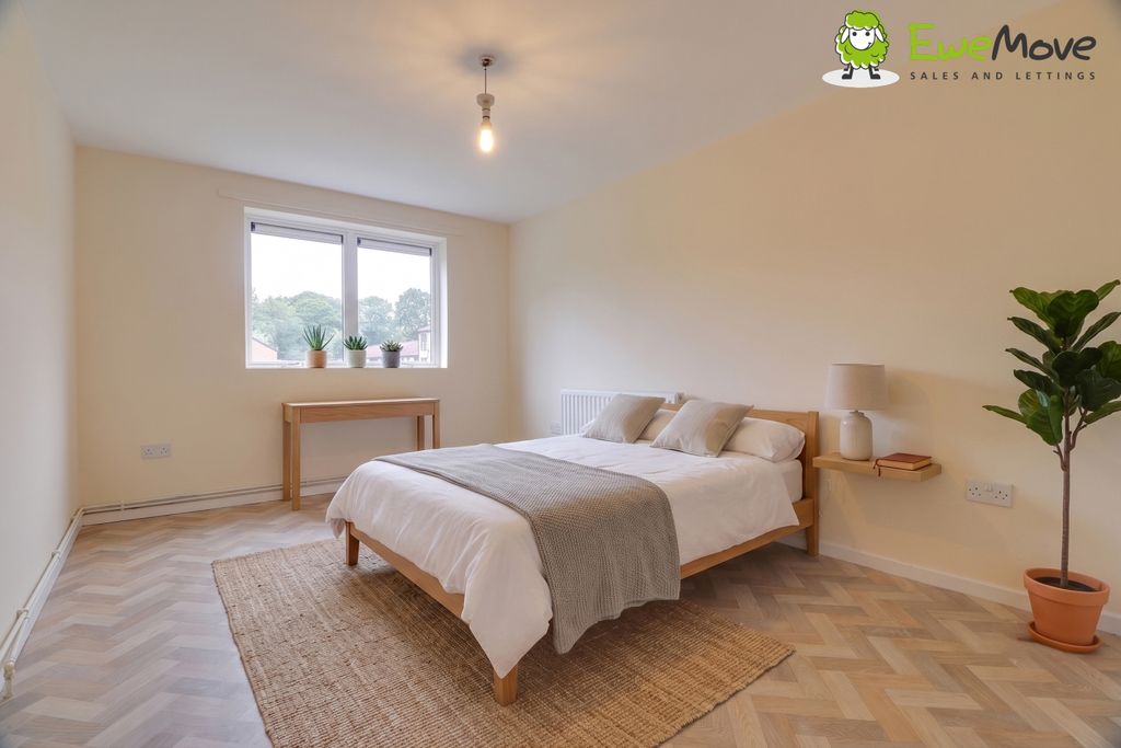 Property photo 3 of 9 Bedroom -Virtually Staged -At Blakeney Road By Be