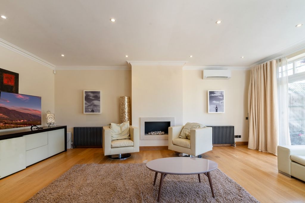 Property photo 3 of 33 Photo 2