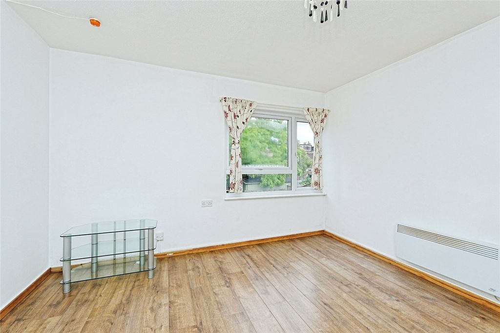 Property photo 3 of 14 Picture No. 06